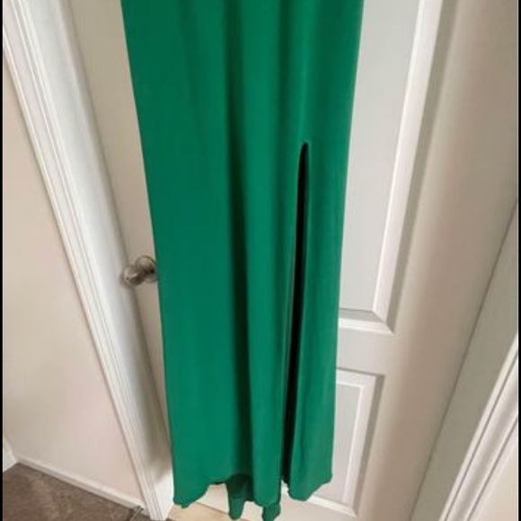 Green gown - Picture 3 of 4